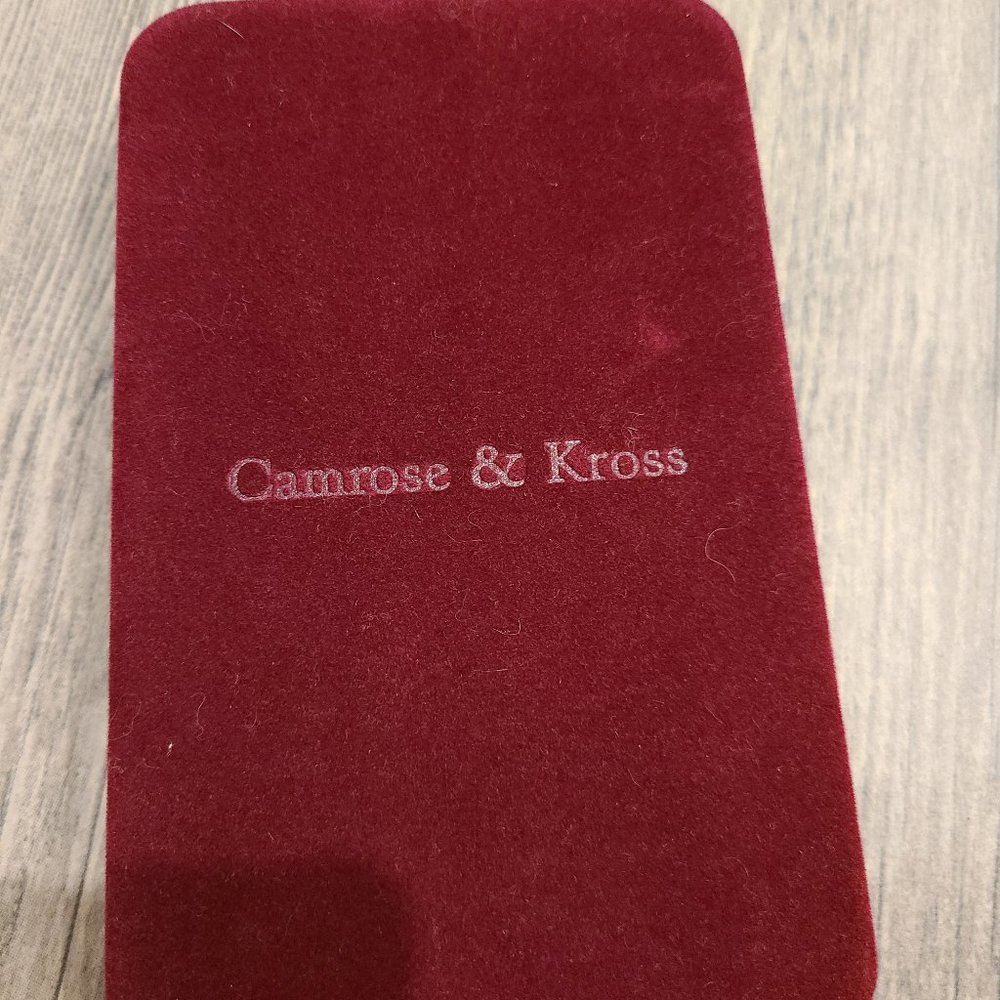 Camrose and Kross cross necklace - Picture 8 of 8